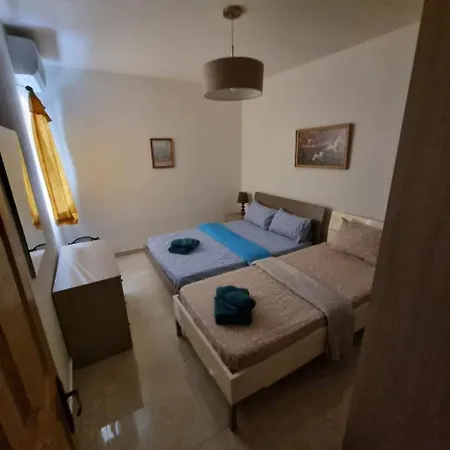 Three Bedroom In Heart Of Qawra San Pawl il-Baħar