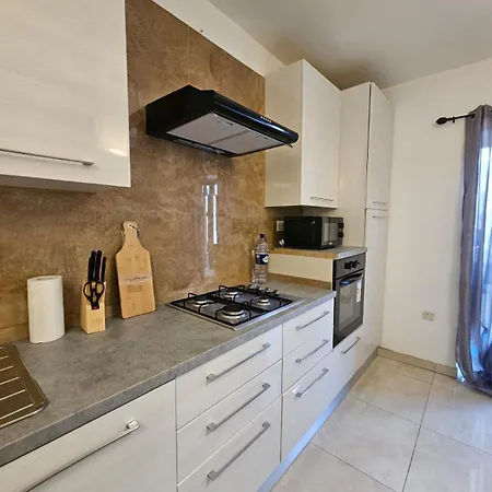 Three Bedroom In Heart Of Qawra Lejlighed *